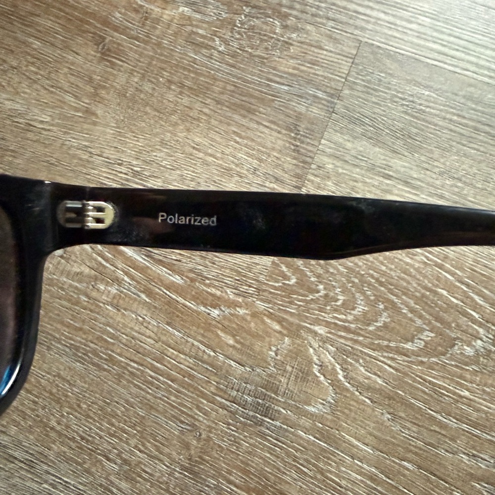 SR Black Women’s Sunglasses - Classic Square Frame - Picture 2 of 3
